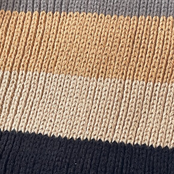 Stylish Black and Tan Pom Pom Chunky Scarf-NEW - Picture 10 of 15